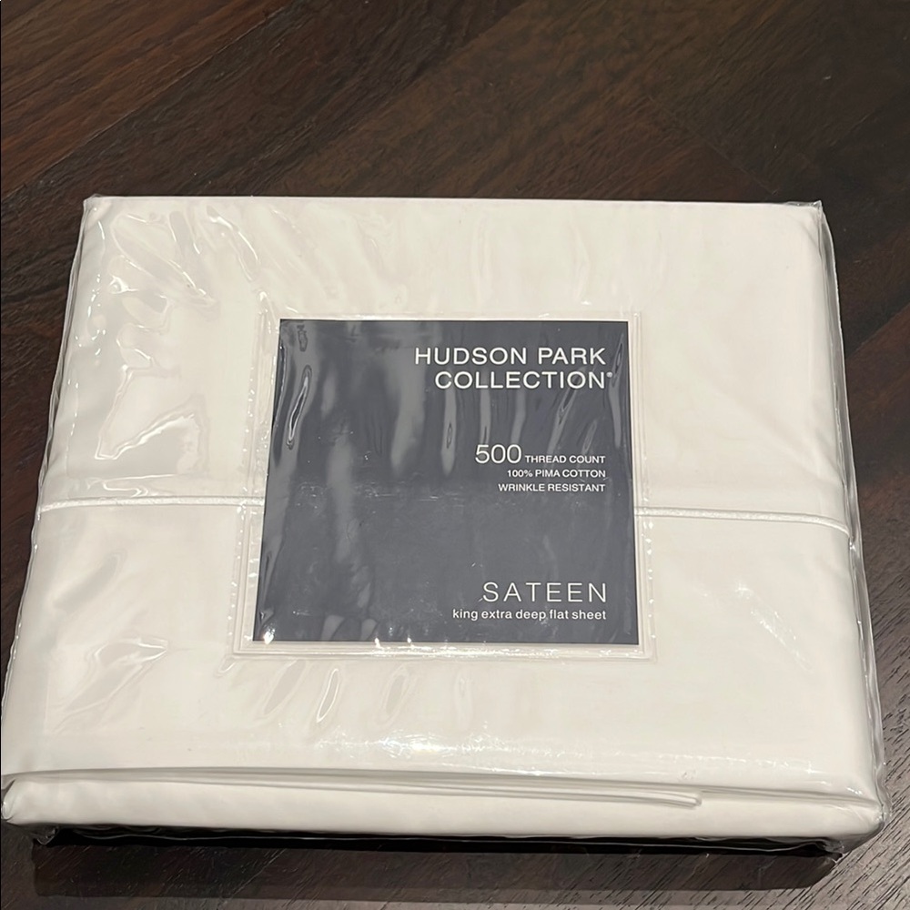 *NWT* Hudson Park Collection 500 thread count sateen king extra deep flat sheet
